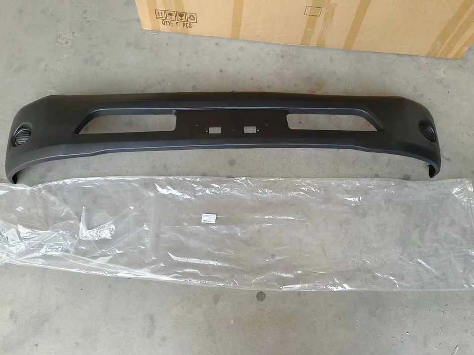 195CM White / Gray Plastic Bumper for Hino 300 Dutro