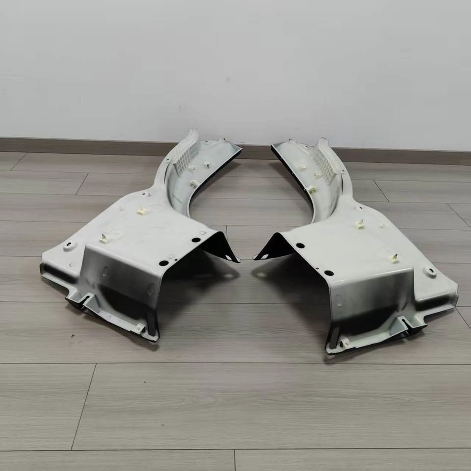 Black Plastic Step Panel for Hino Dominator 500 / New 500
