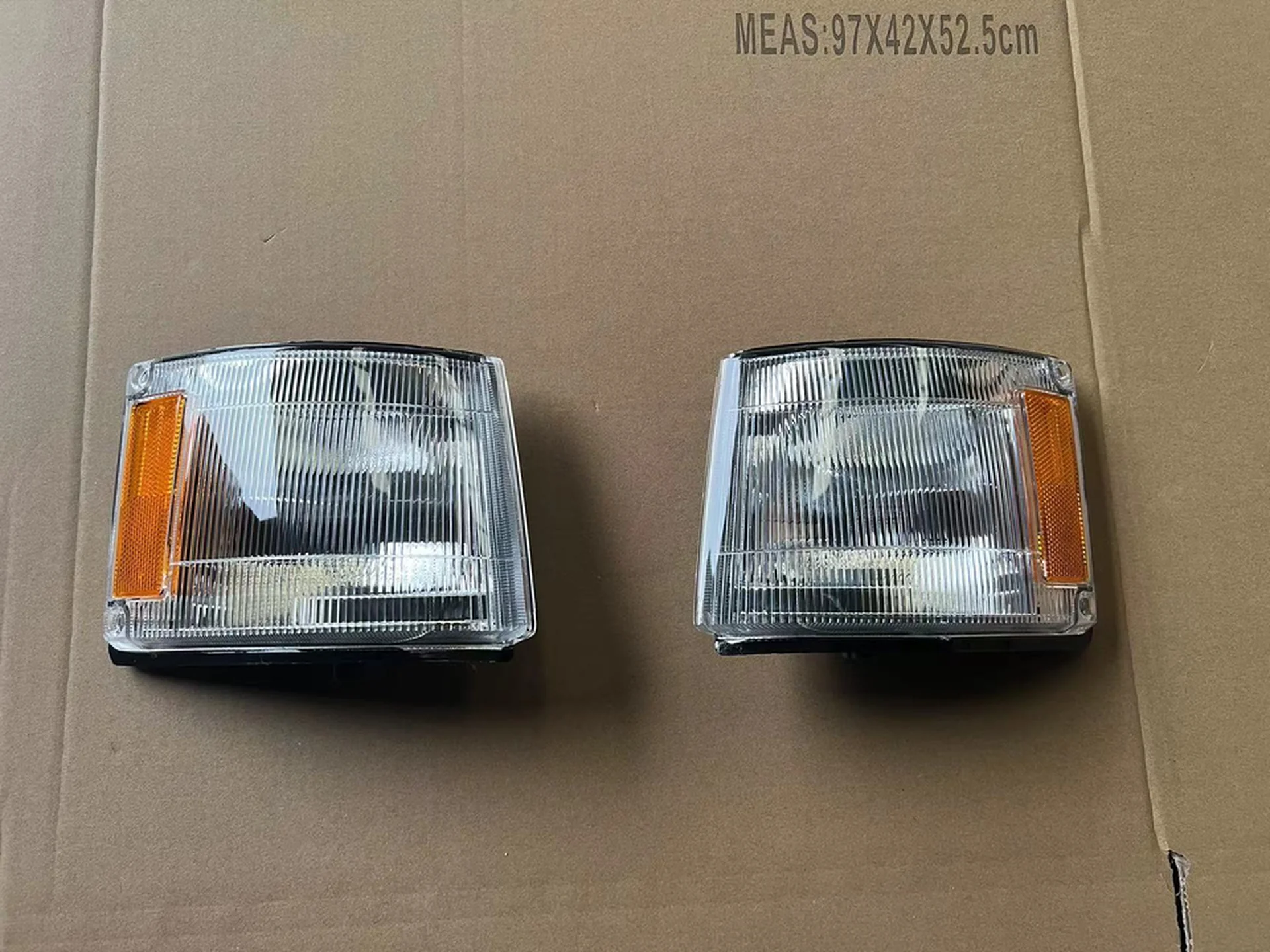 White / Yellow Plastic Corner Lamp for Hino FM3M / FM2K