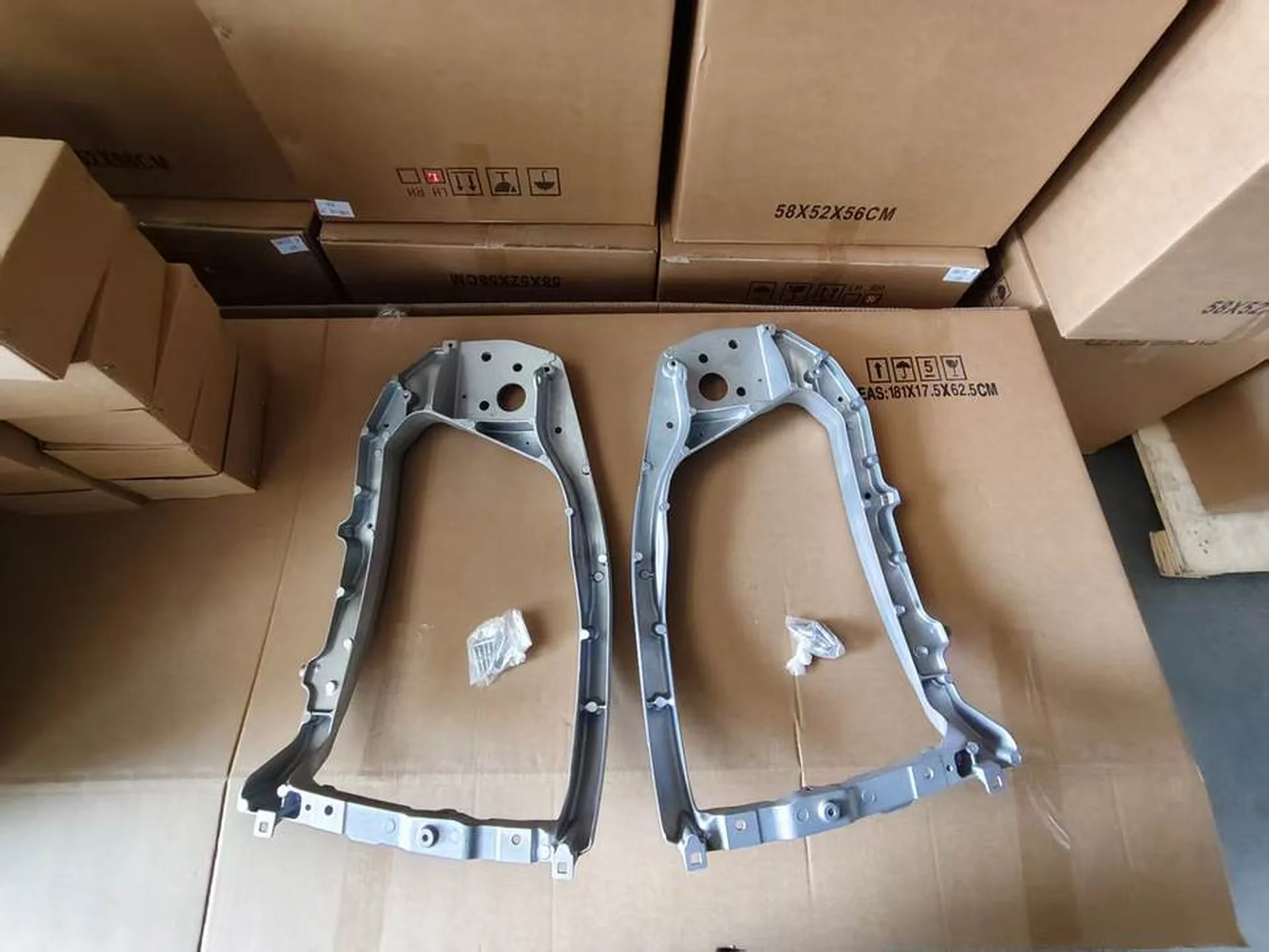 36*63CM Metal Head Lamp for Hino Dominator 500 / New 500