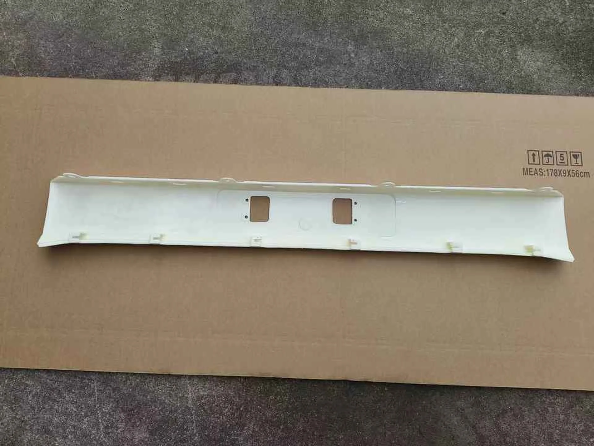 Chrome / White Plastic / Metal Head Lamp for Hino New Mega 700