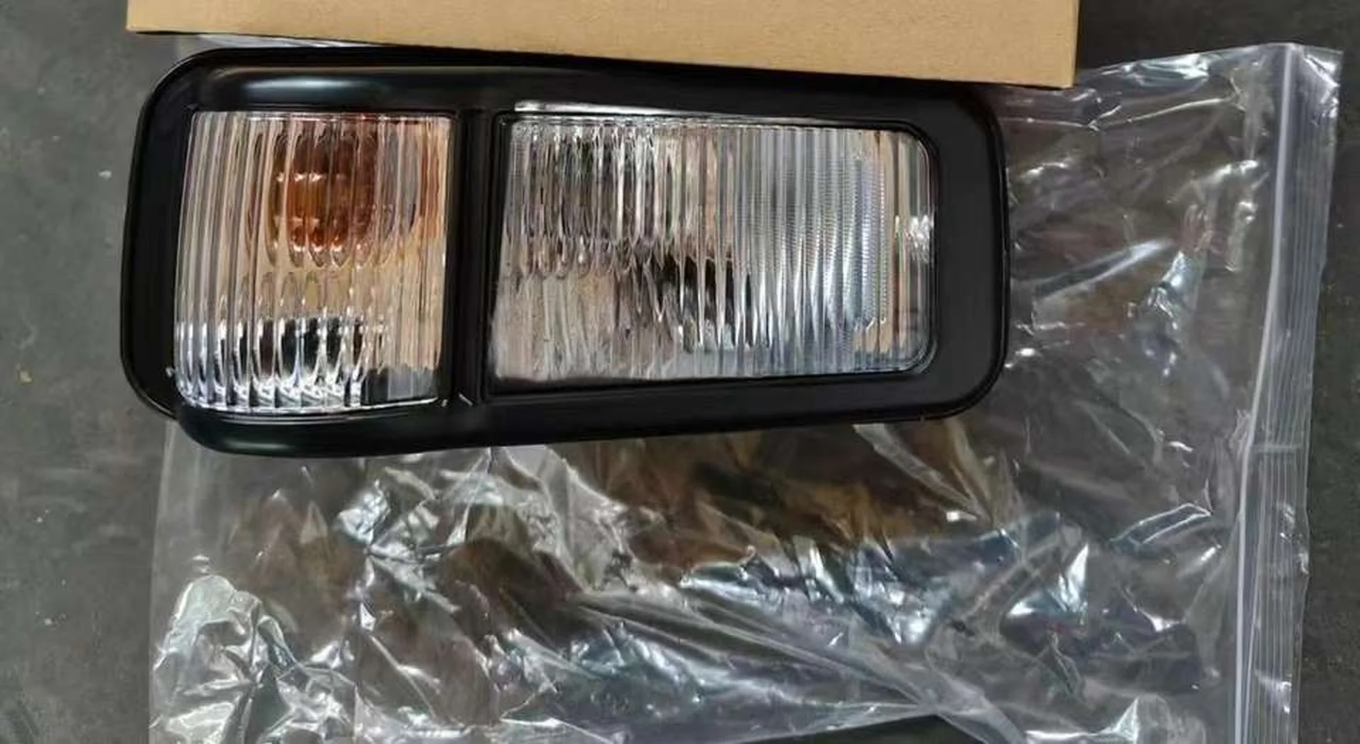 41CM Chrome Plastic Side Marker Lamp for Isuzu NPR 700P