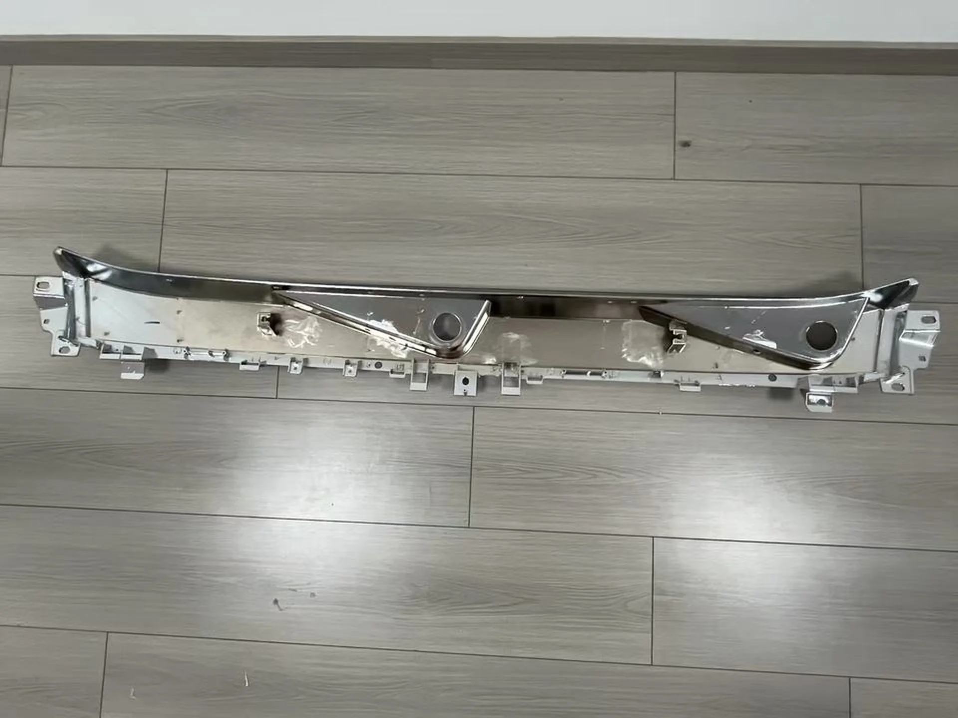 Chrome Plastic Wiper Panel / Arm for Isuzu New Elf 2023