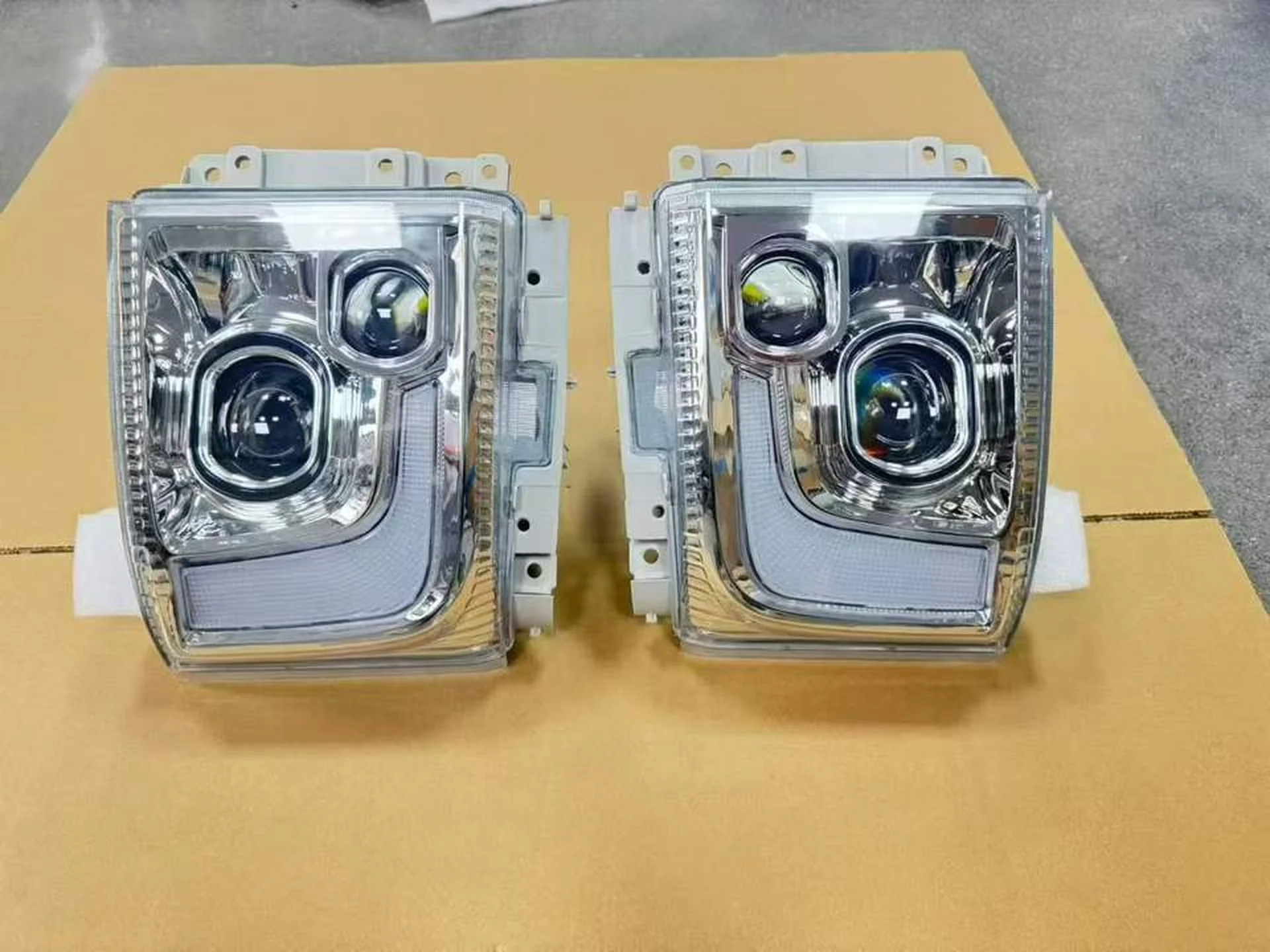 Plastic Head Lamp for Isuzu Giga 2010-2012