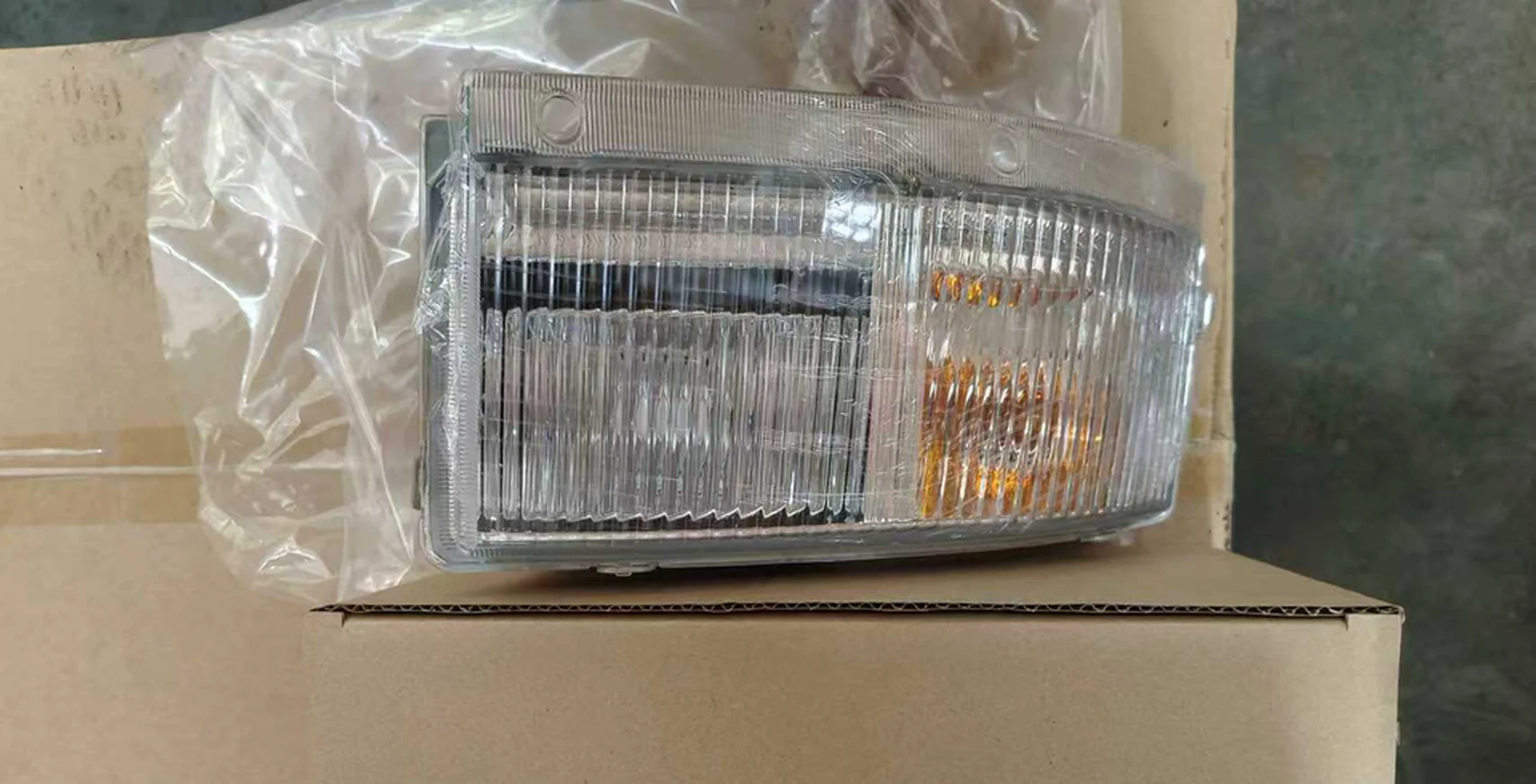 Plastic Fog Lamp for Isuzu Giga 2010-2012