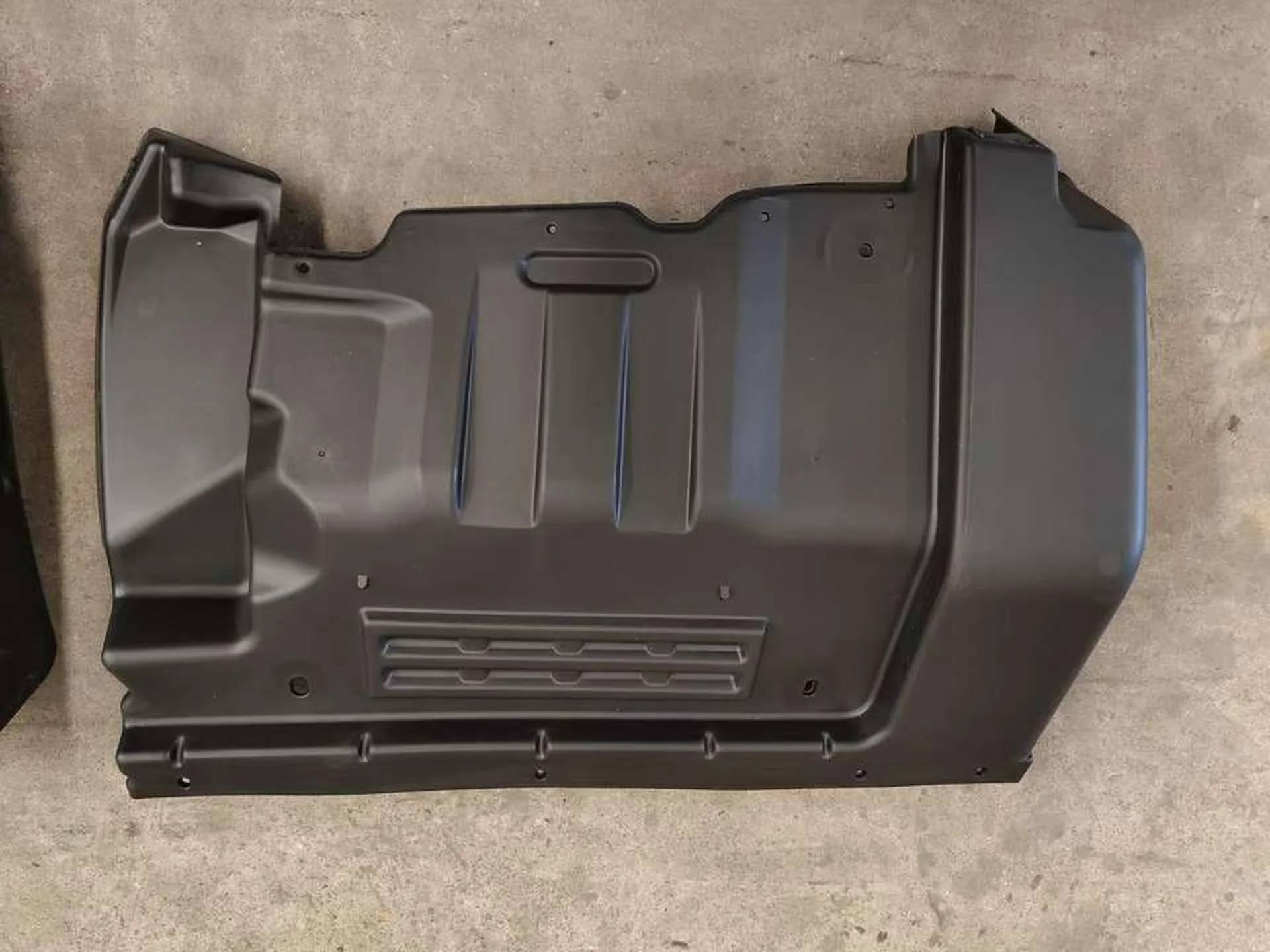 Black Plastic Fender / Mud Flap for Isuzu Deca 360