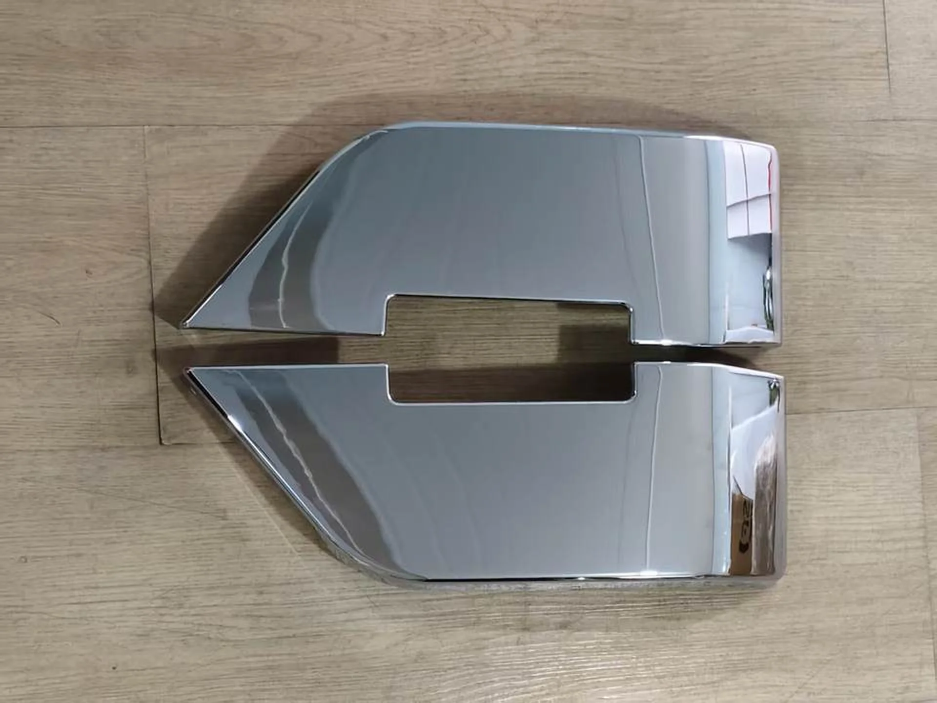 Chrome Plastic Step Panel for Isuzu Forward / FRR