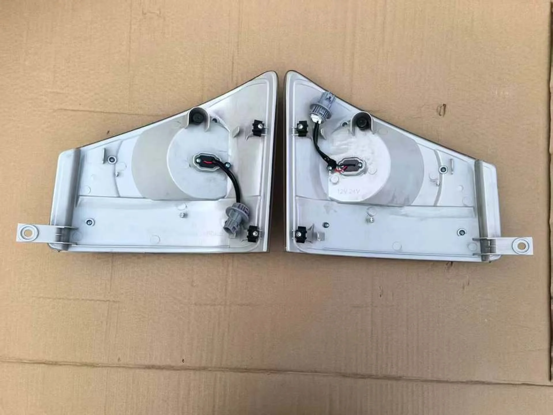 White Plastic Corner Lamp for Isuzu NPR 700P