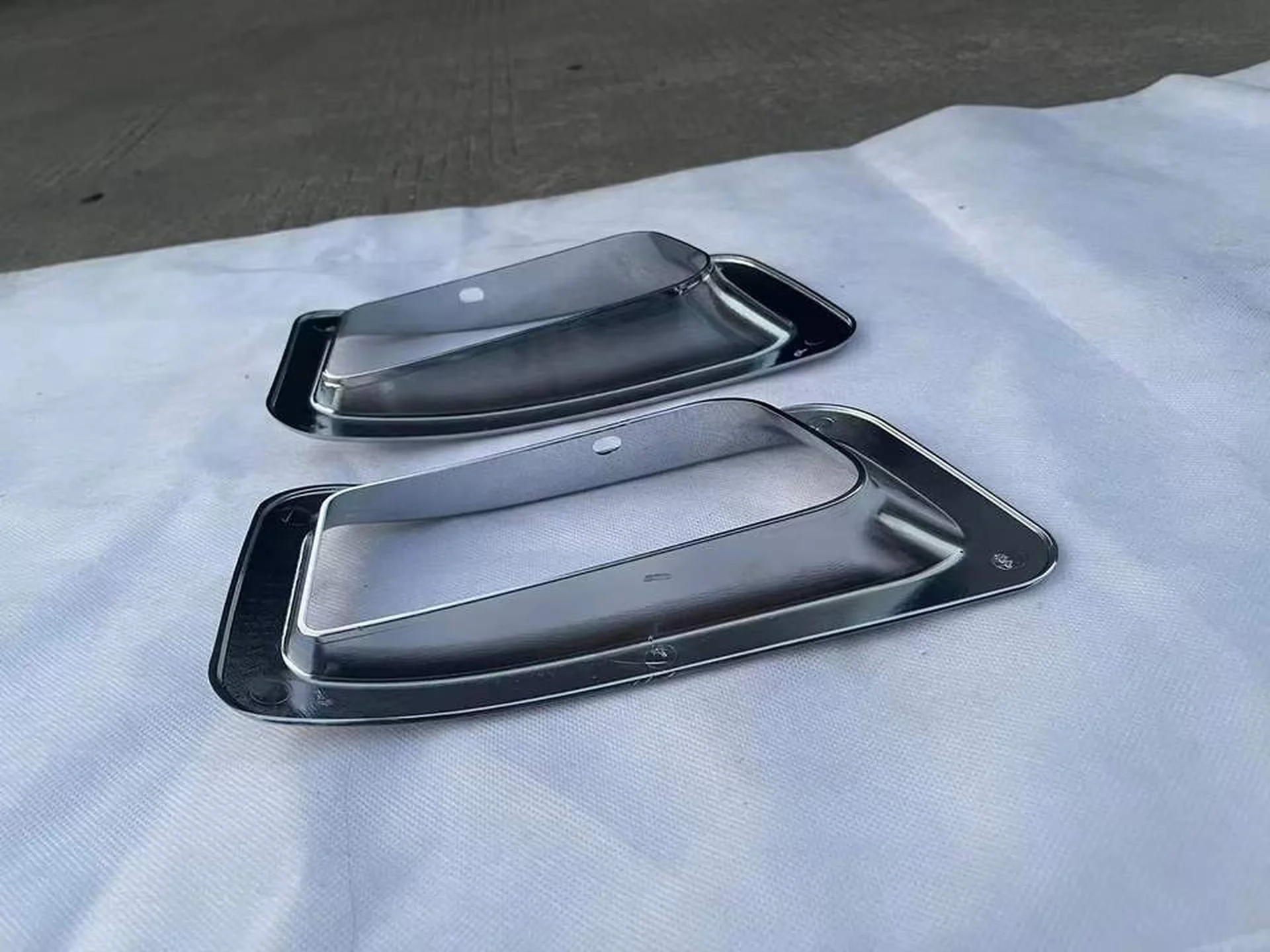Chrome / Black Plastic Lamp Cover for Isuzu NPR 700P