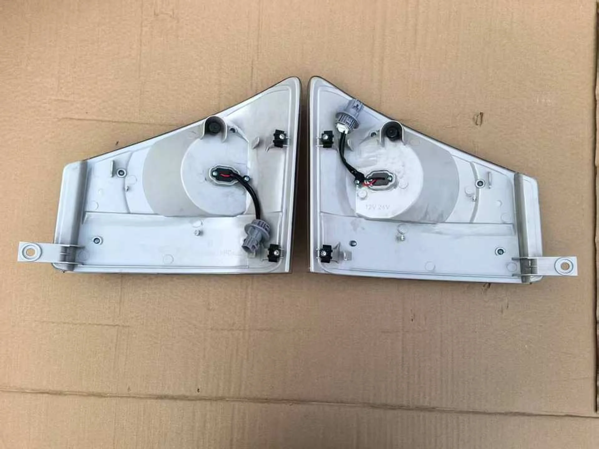 31.5*23.5CM Plastic Corner Lamp for Isuzu NPR 700P