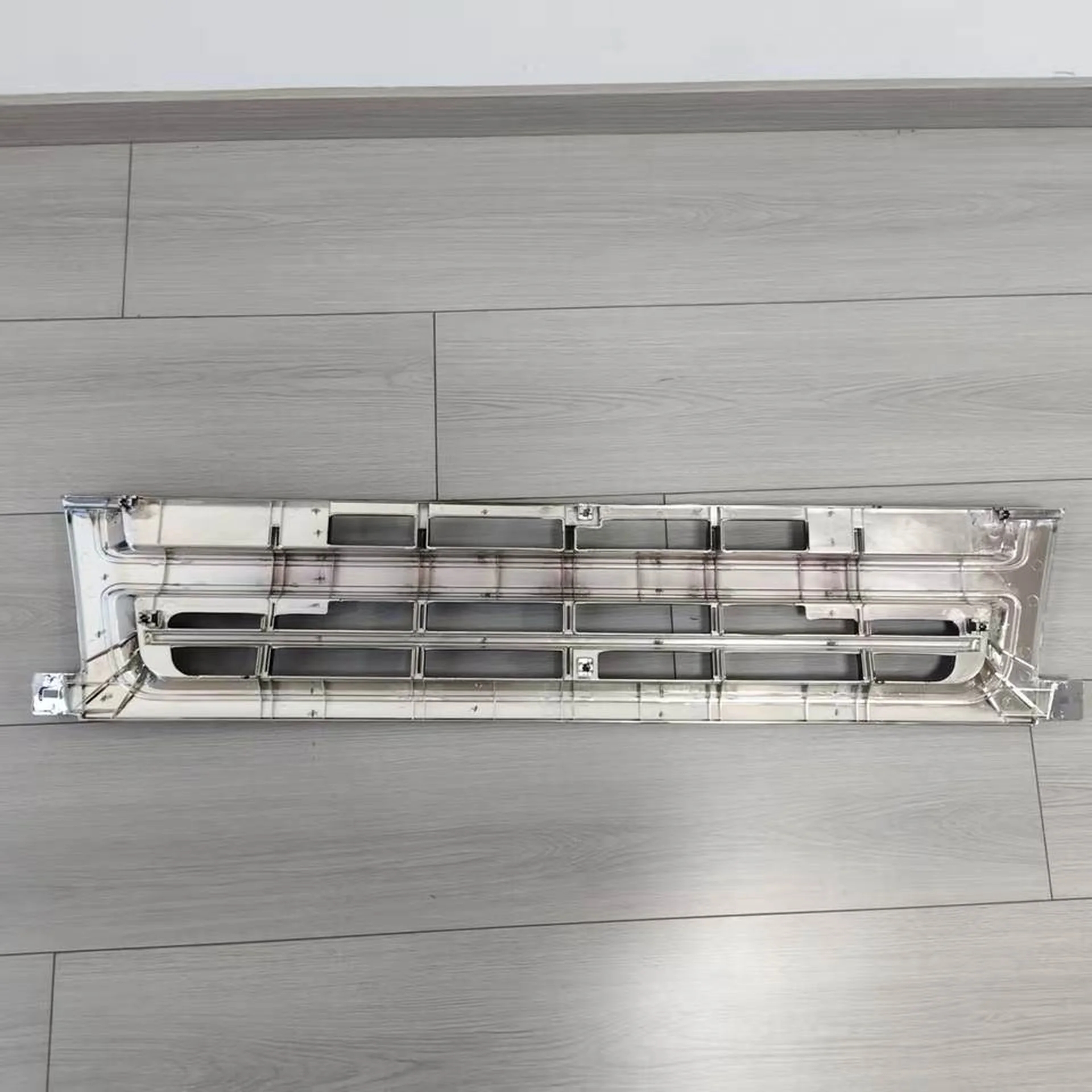 98/120CM Chrome / Black Plastic Grille for Mitsubishi FN628 / FM618