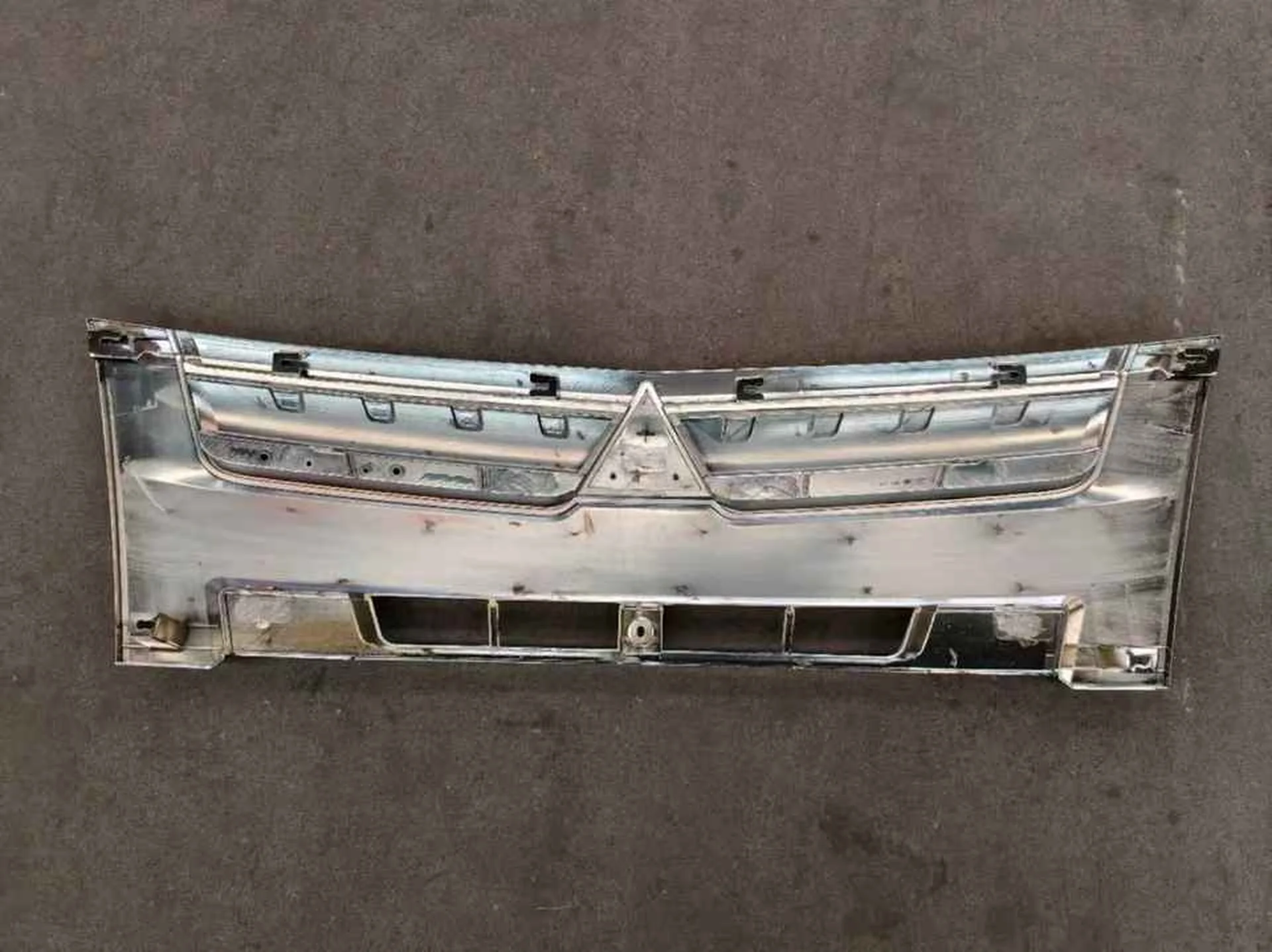 Chrome Plastic Grille for Mitsubishi Canter 2010