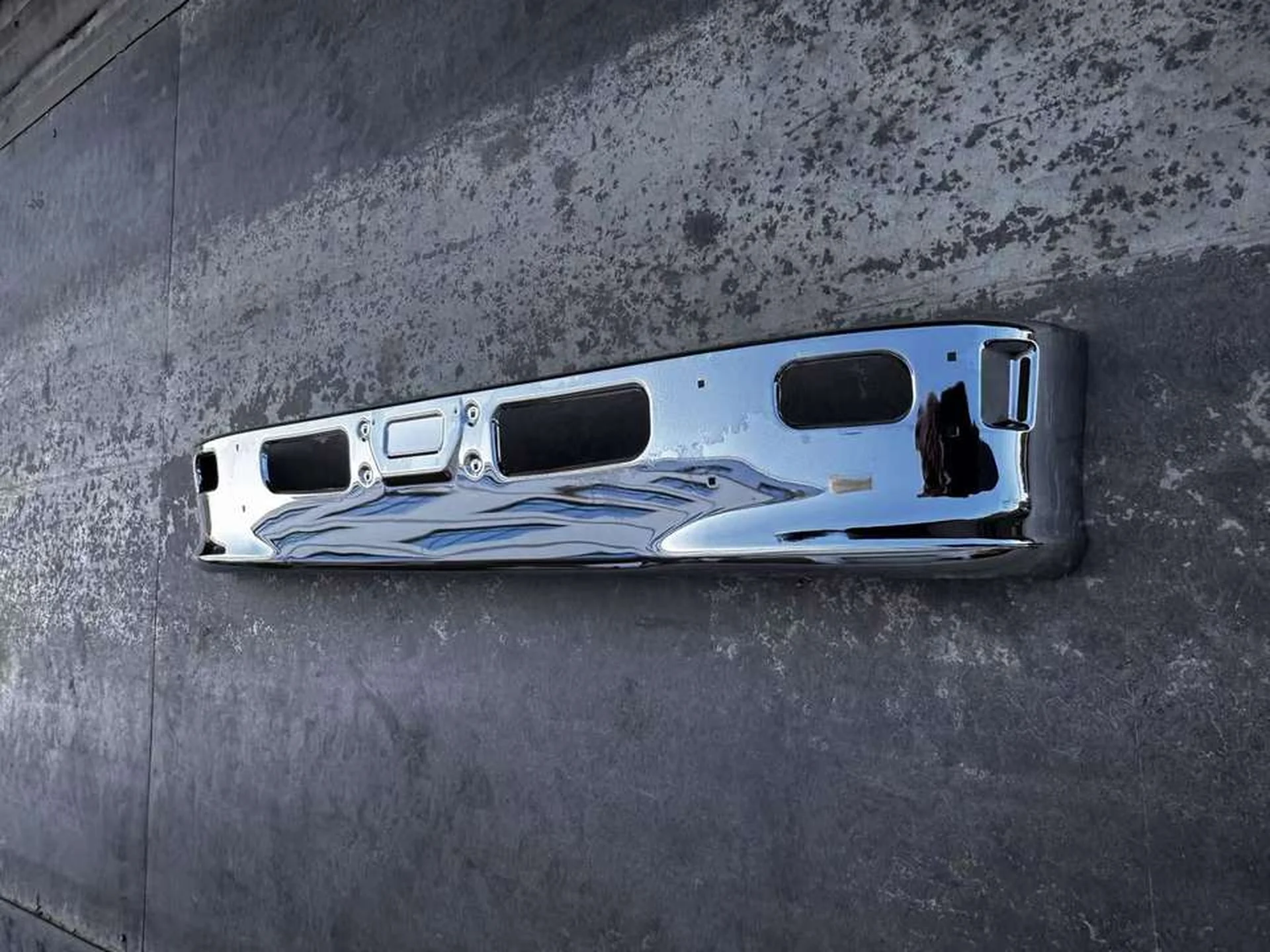 170/197CM Chrome Metal Bumper for Mitsubishi FE647 / FE511