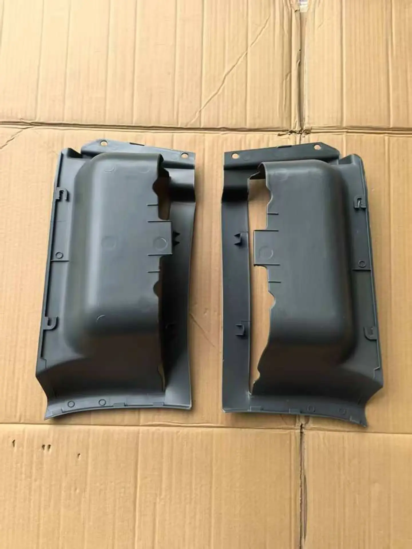 42CM Black Plastic Step Panel for Mitsubishi FE647 / FE511