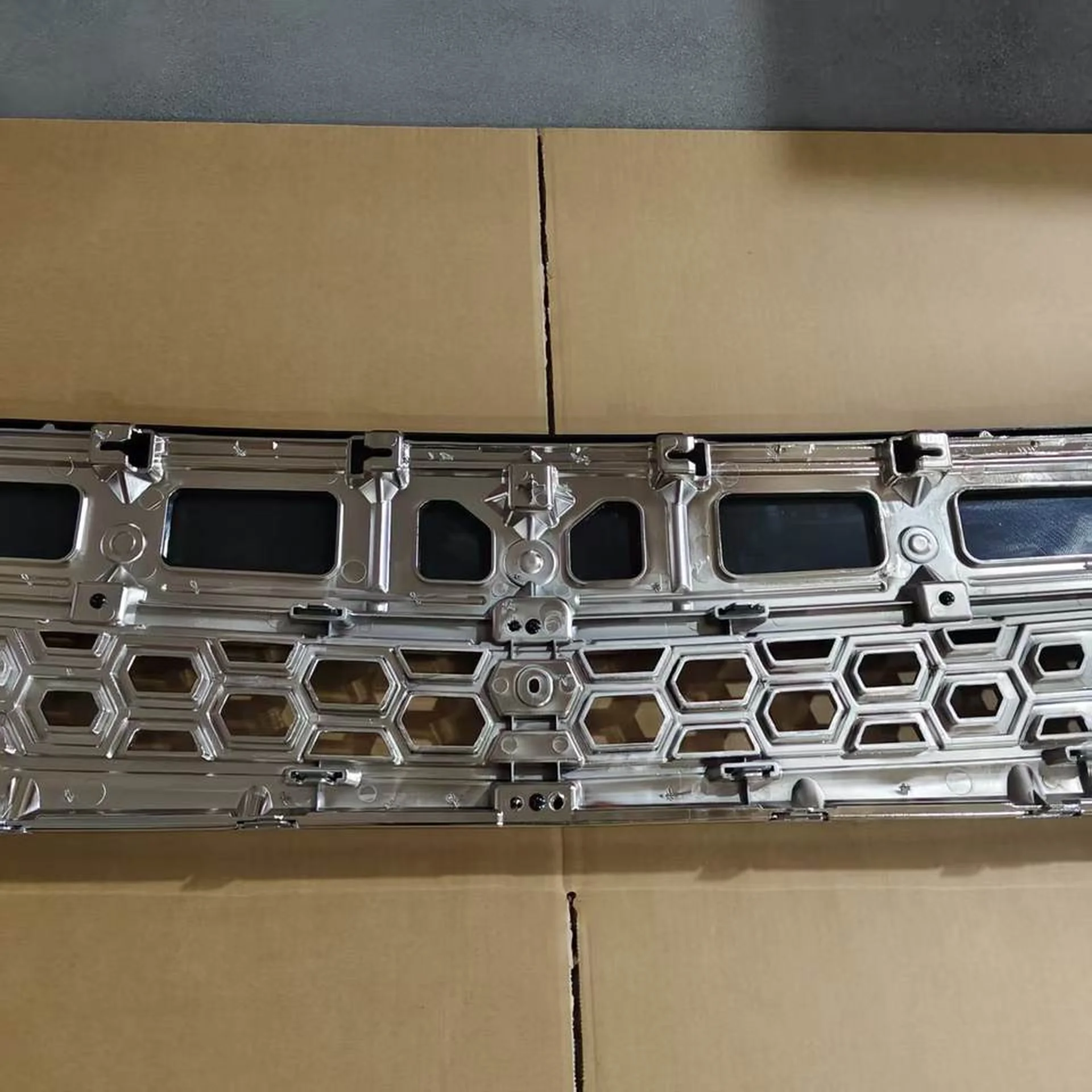 Chrome / Black Plastic Grille for Mitsubishi Fuso 2020