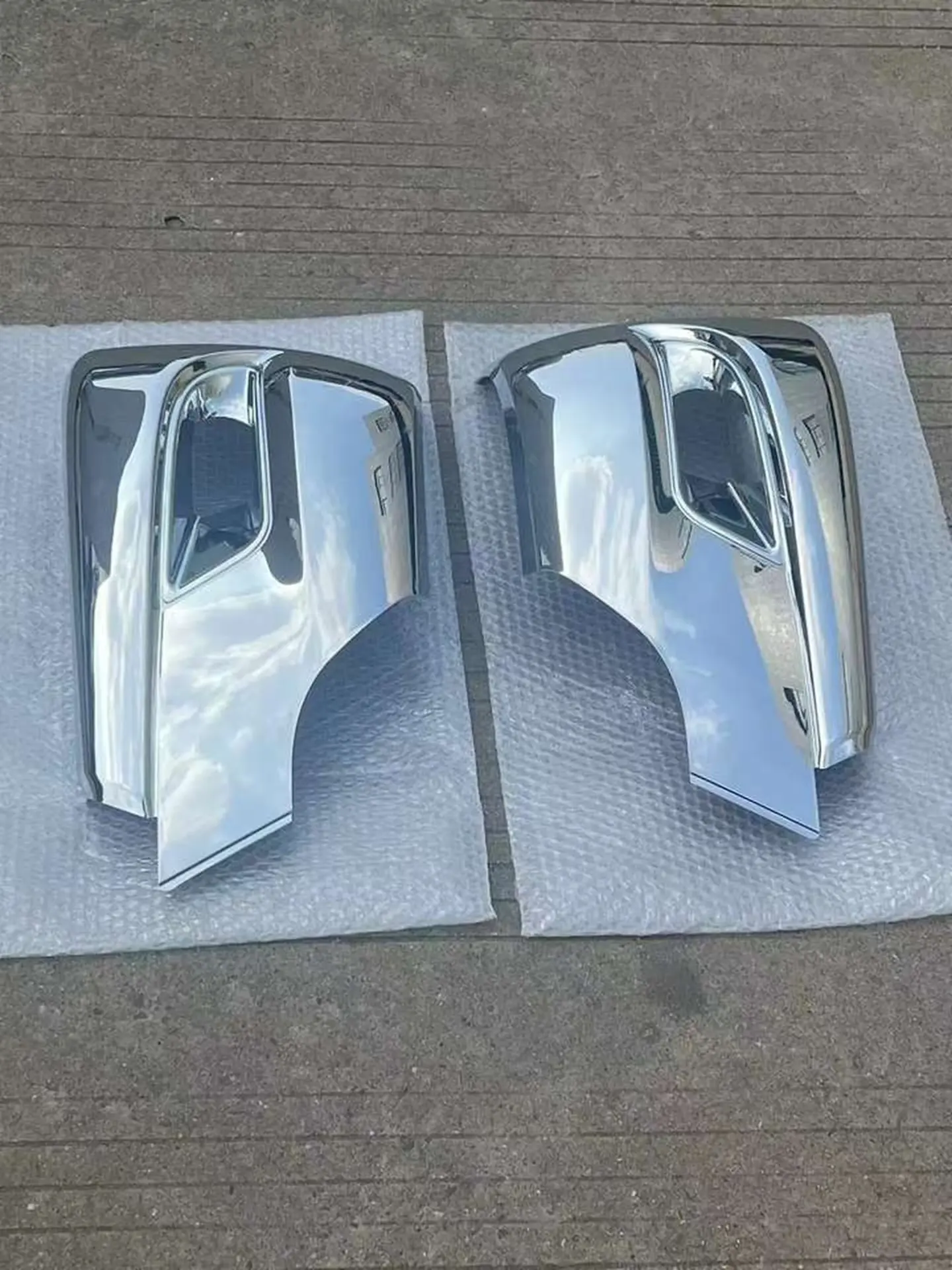 Chrome / White Plastic Lamp Cover for Mitsubishi Fuso 2020