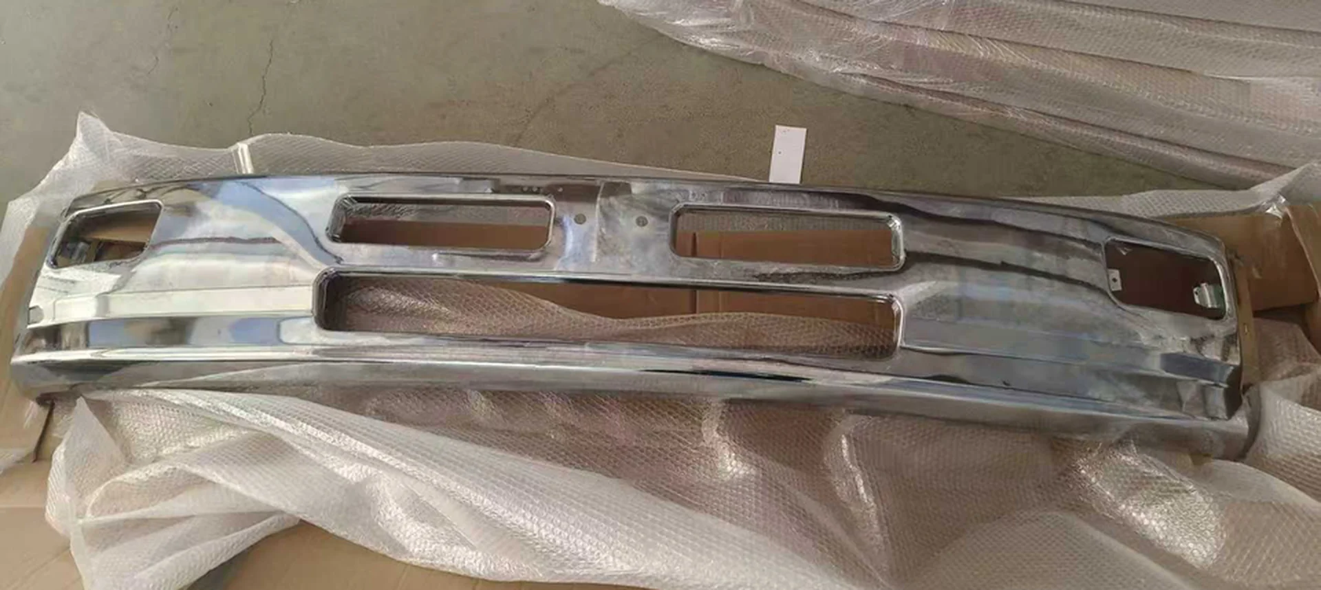 210/230CM Chrome Metal Bumper for Nissan PKB / CWM454