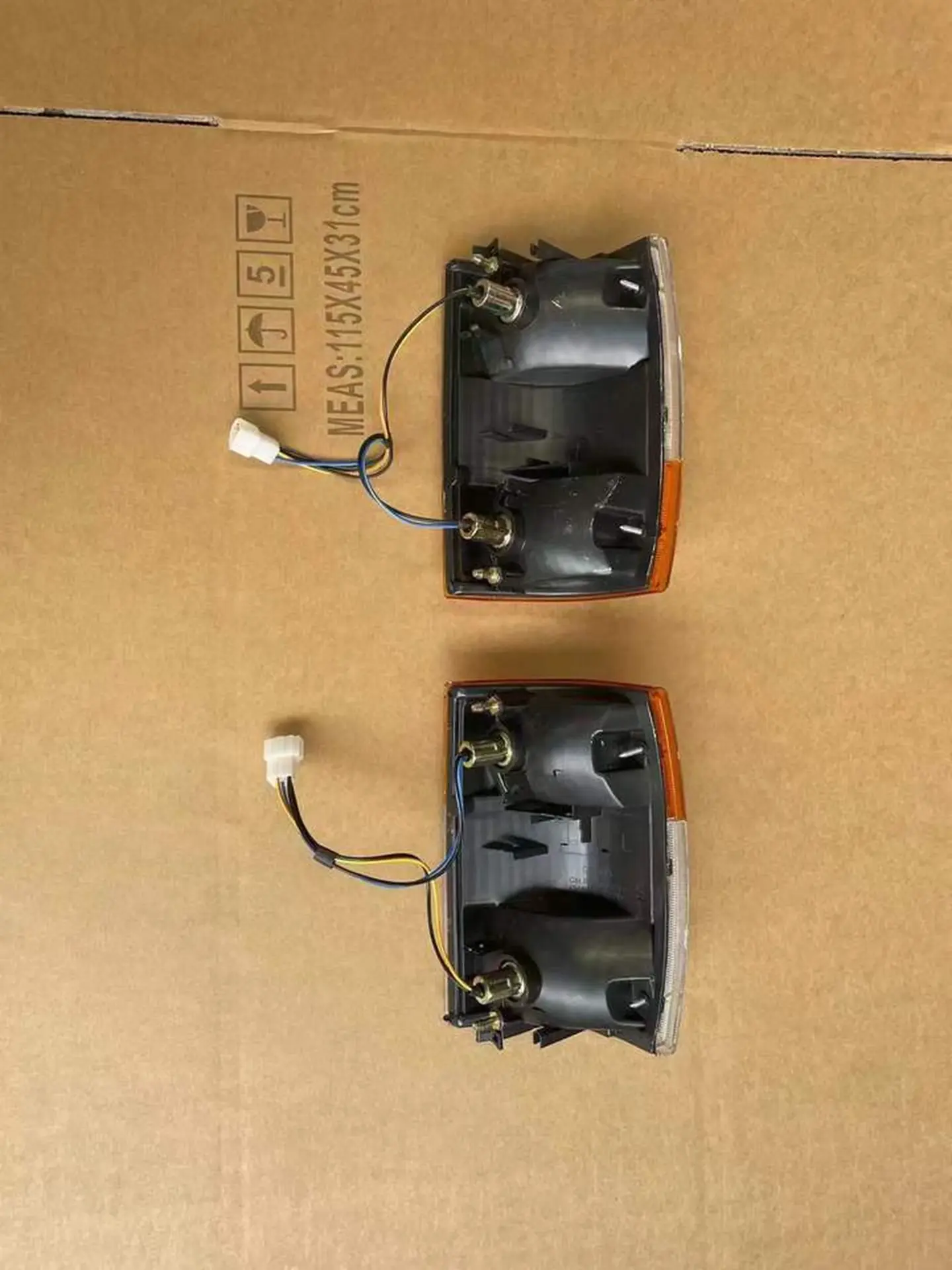 14*23CM Yellow Plastic Corner Lamp for Isuzu NPR 100P