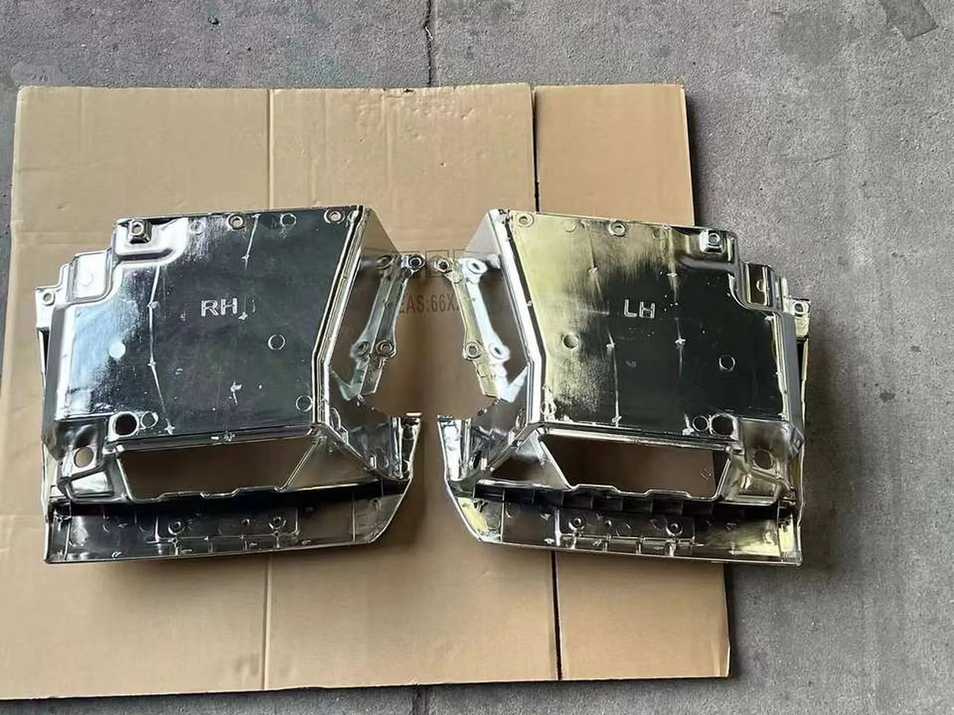 Chrome Plastic Step Panel for Mitsubishi FM1524 / FM65F