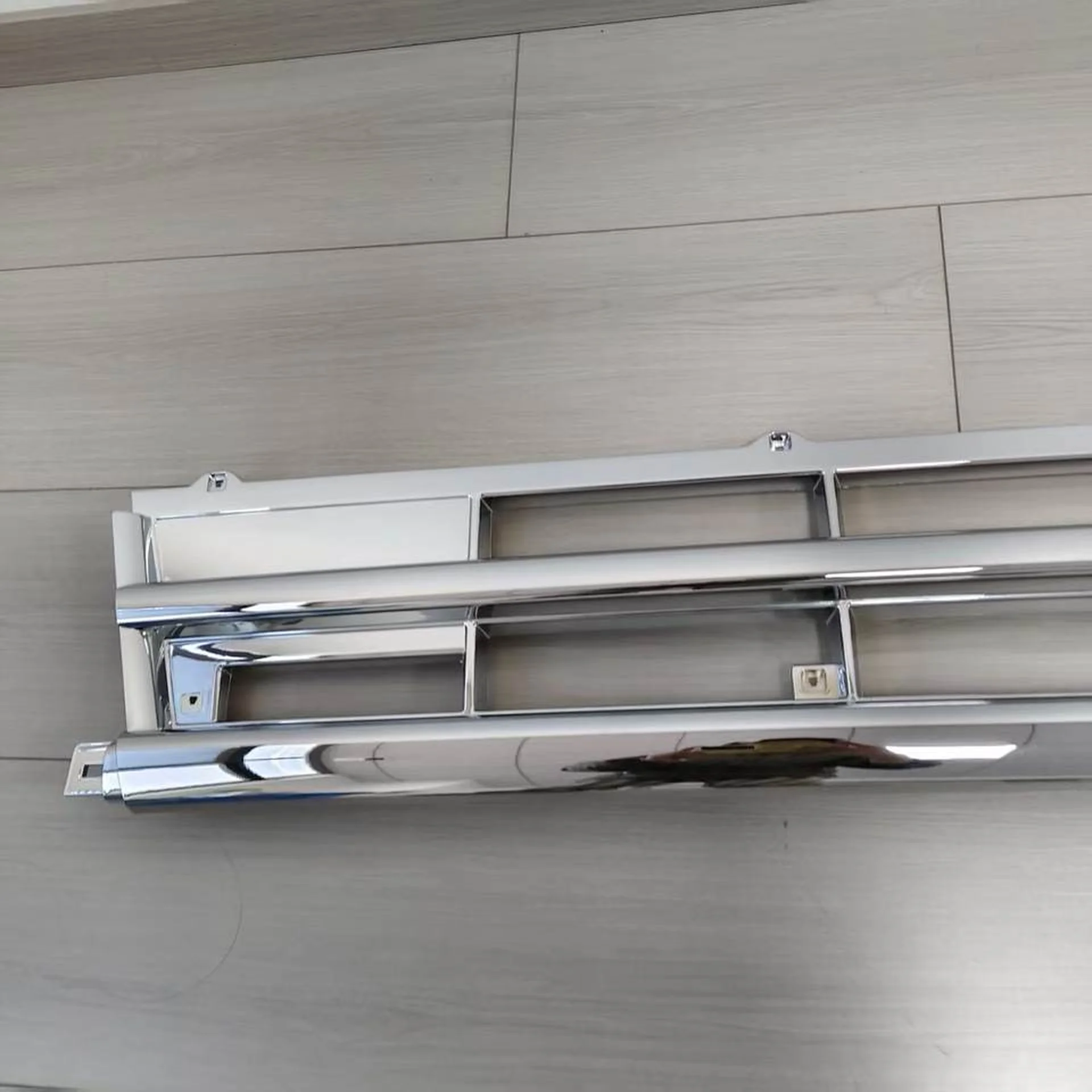 97/117CM Chrome Plastic Grille for Mitsubishi FN627 / FM617