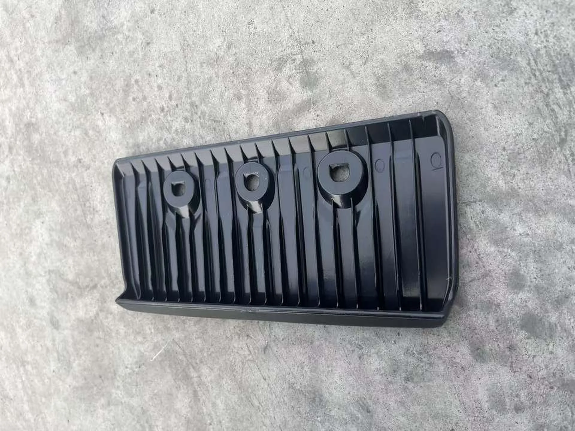 25CM Black Plastic Bumper for Hino Victor